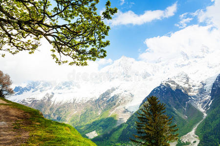 阿尔卑斯山勃朗峰山顶的生动景色