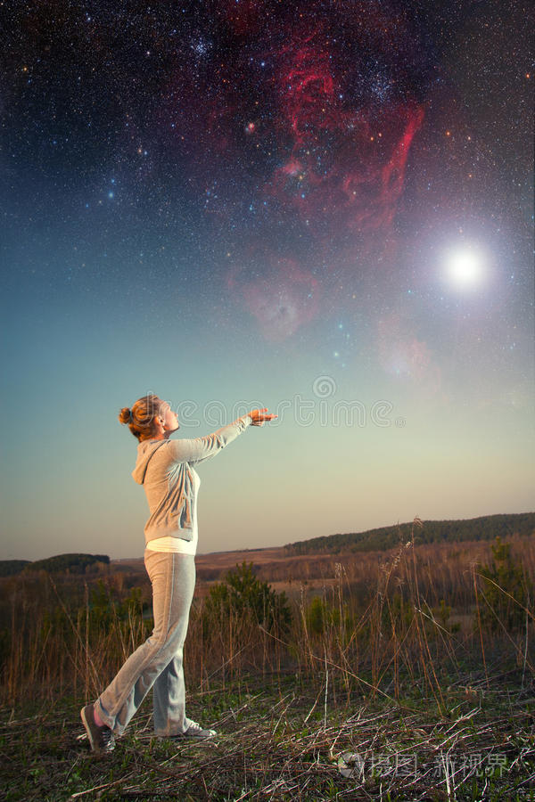 女孩和星空.照片