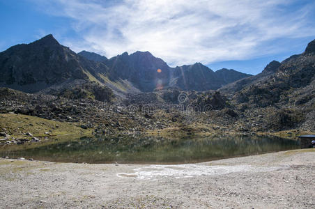 高山湖泊景观