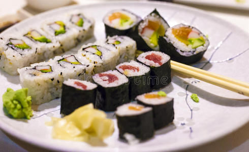 寿司和maki盘