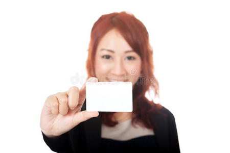 亚洲女上班族开心秀一张空白牌集中在牌上