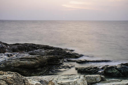 早晨 海洋 海滩 美丽的 黎明 风景 黄昏 海滨 天空 岩石