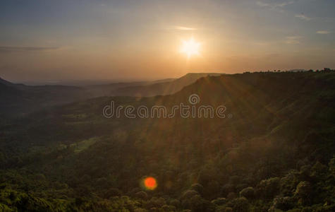 山上的夕阳