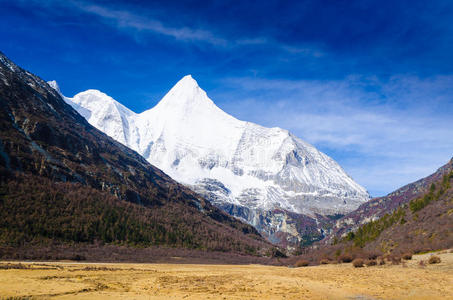 詹姆阳山