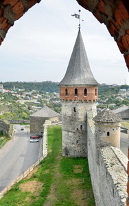 乌克兰城镇kamianets podilskyi上方的中世纪堡垒