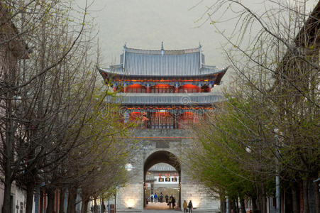 云南省大理古城城门城墙景观。