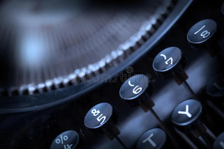 古董打字机按键特写照片