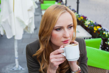 咖啡馆 浓缩咖啡 白种人 可爱的 金发女郎 女孩 假设 咖啡