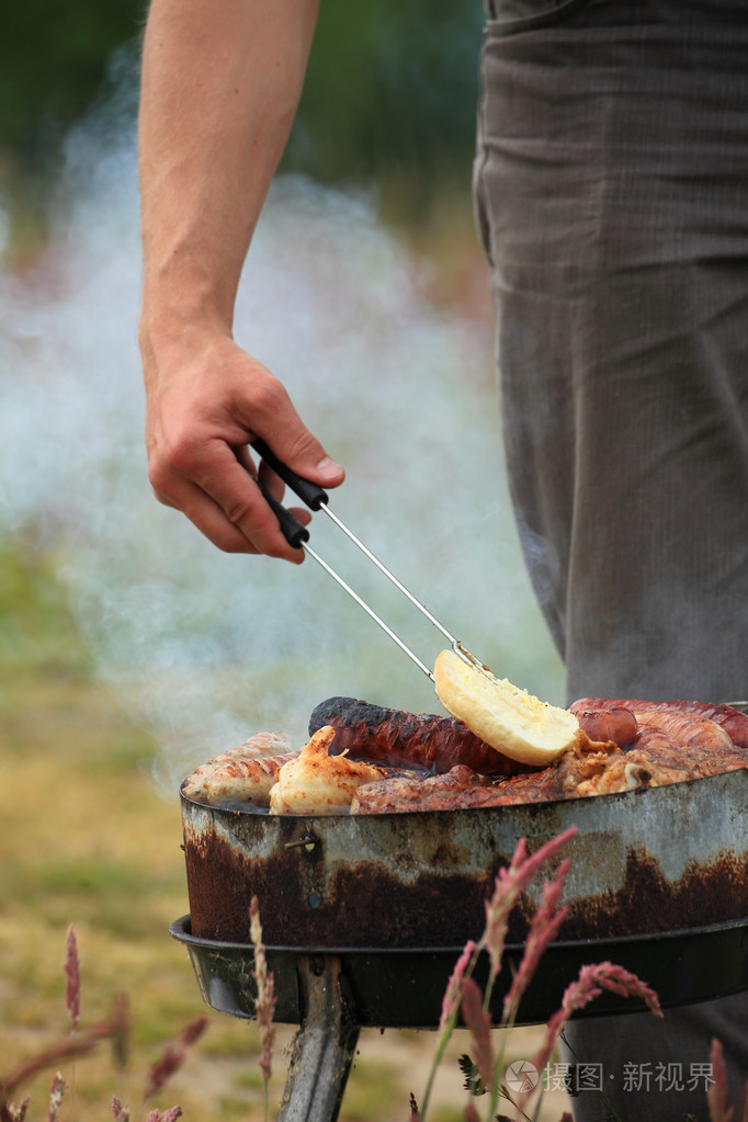 篝火晚会篝火火火焰烤牛排烧烤