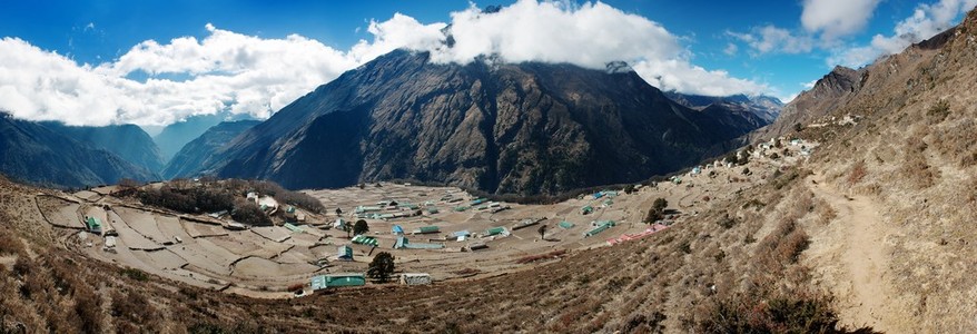 portse 村迷航到珠穆朗玛峰大本营尼泊尔的 panoramatic 视图