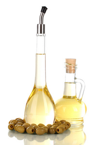 不同类型的油用橄榄上白色隔离
