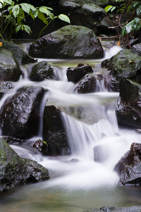 美丽流淌的河水