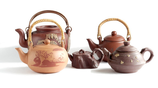 五个传统中国泥茶壶