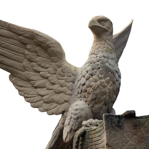 老鹰作为权力的象征的雕像