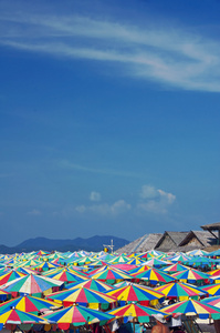 沙滩椅伞与美丽 beach.khai 普吉岛