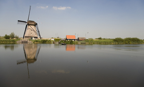 在风车村，荷兰的荷兰风车