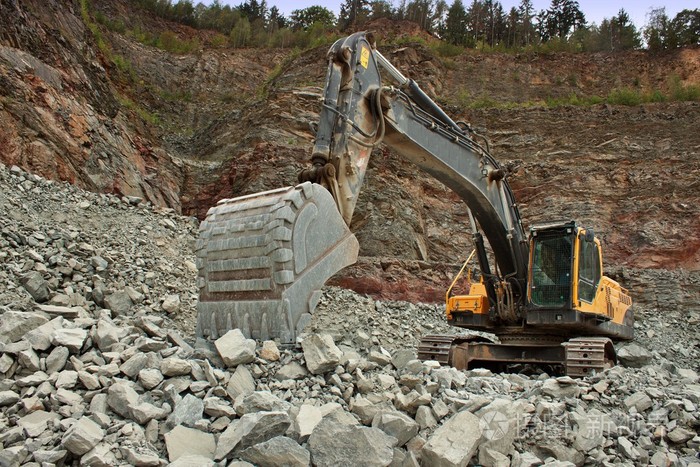 在捷克共和国村predklasteri采石场石头的提取