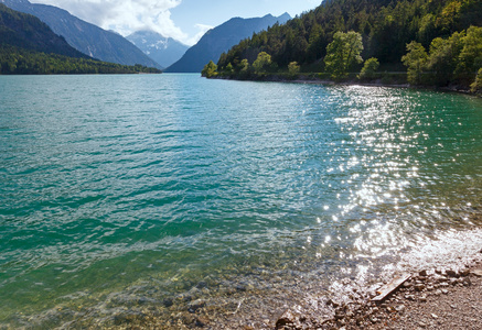 湖平面夏季景观奥地利。