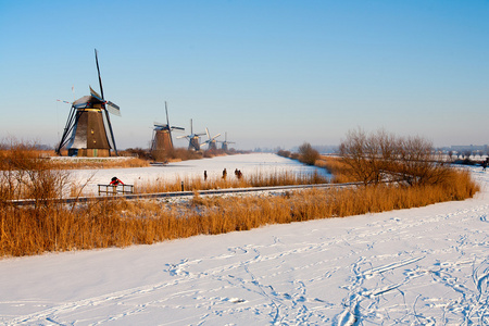 荷兰的历史性风车在风车村