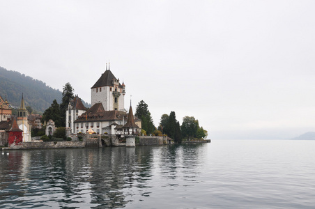 oberhofen 城堡上的图恩湖，瑞士