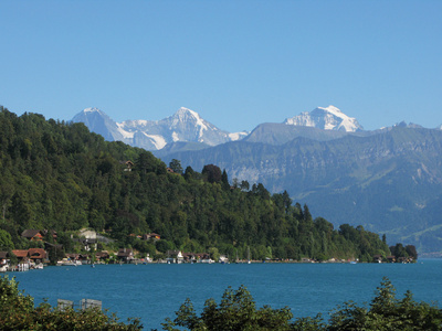 著名的艾格峰 芒什和少女峰的山峰和湖 th