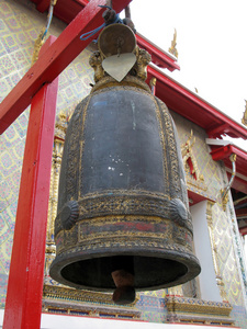 礼仪响铃在黎明在曼谷扫管笏阿伦寺