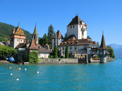 oberhofen 城堡在瑞士图恩湖