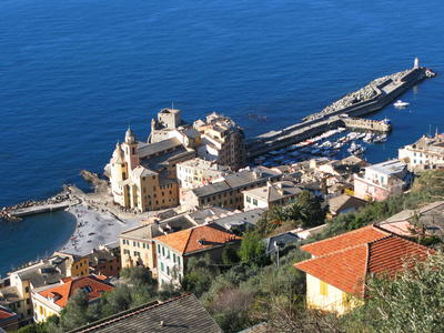 大教堂 di santa maria assunata 在 camogli。意大利里维埃拉