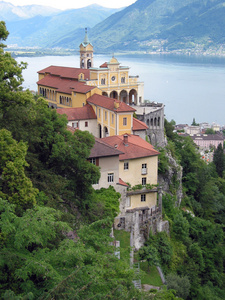 在瑞士的意大利部分古城堡图片