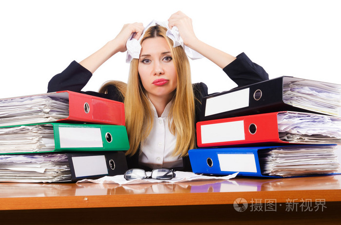 在纸堆的忙女人照片-正版商用图片1bojn9-摄图新视界