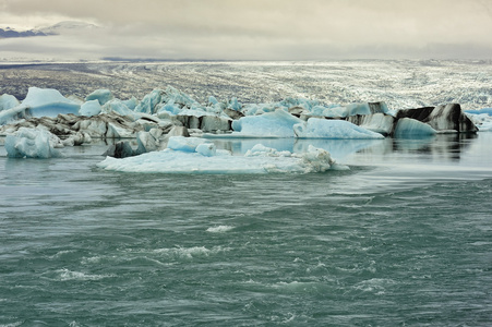 从 jokulsarlon 冰川湖，冰岛流
