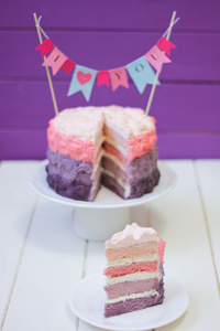 粉色彩虹蛋糕