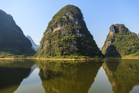 在李河石灰岩丘陵图片