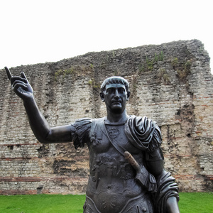 皇帝 trajan 雕像