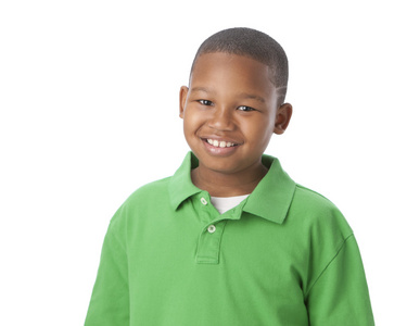 微笑的非洲裔美国小男孩