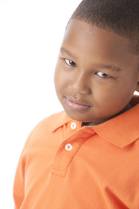 非洲裔美国失望的小男孩的形象