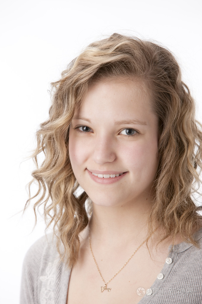 真实白种人微笑着十几岁的女孩