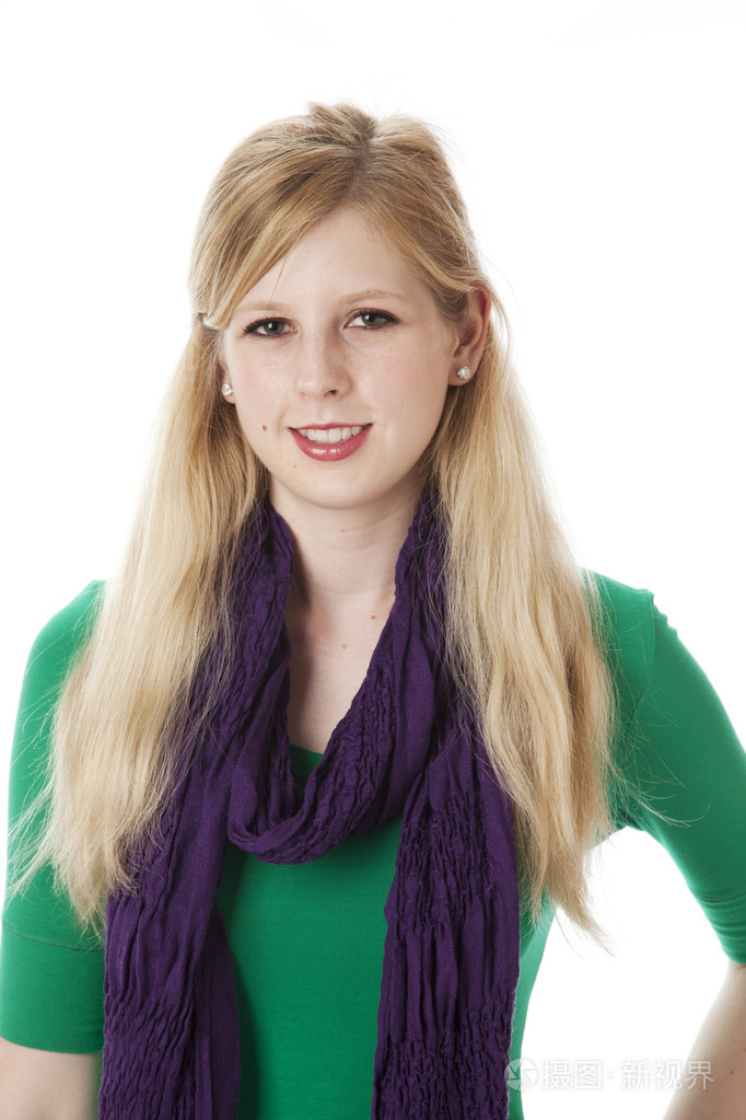 真实.微笑白种人少女穿着明亮色彩鲜艳的衣服