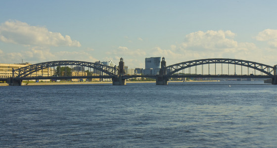 圣彼得斯堡，彼得大帝的桥梁