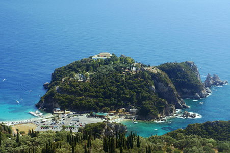 在科孚岛的海岸上的修道院