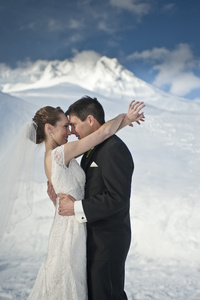 冬季在雪地里的婚礼