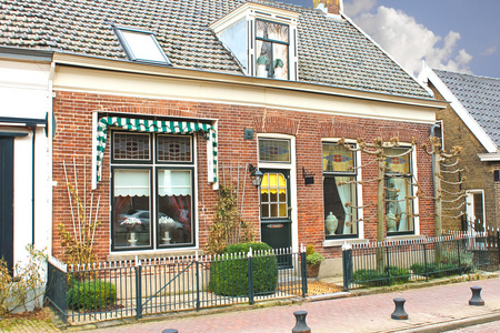 荷兰的房子在郊区。荷兰