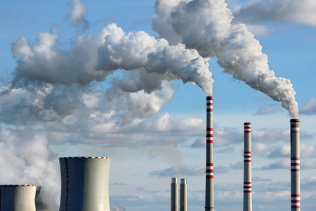 从煤电厂污染的烟雾照片