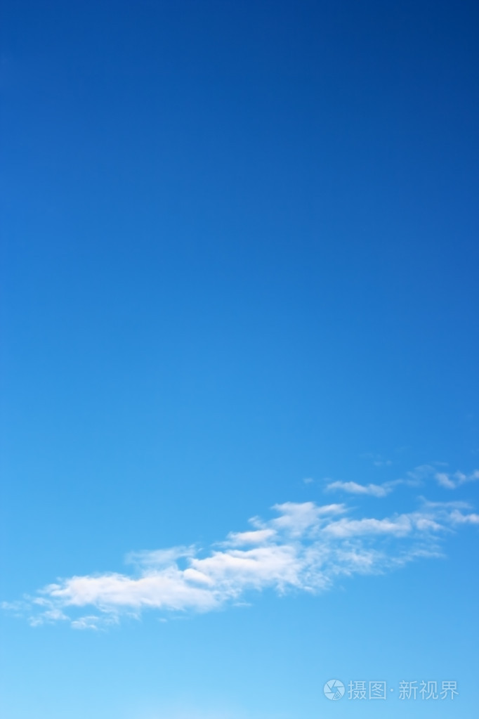 春天的天空.蓝光的天空和云照片-正版商用图片1bq5yh-摄图新视界