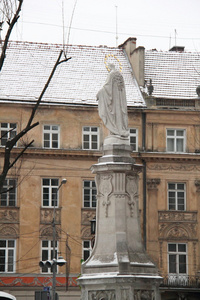 在中央大街的西乌克兰利沃夫市雕塑