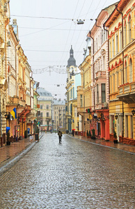 kobylianska 街在切尔诺夫茨，乌克兰在阴雨天气