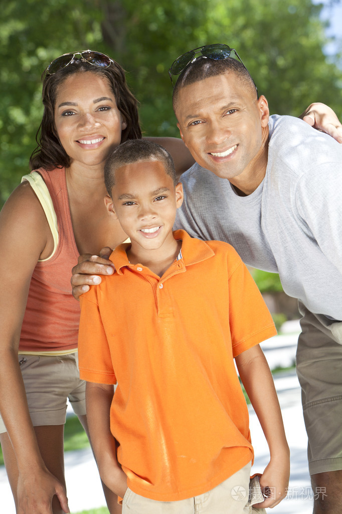 非洲裔美国家庭父母与孩子的儿子照片-正版商用图片1bqj54-摄图新视界