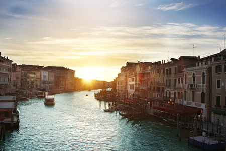 在威尼斯的可爱运河。意大利