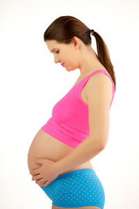 孕妇持腹部粉红色和蓝色