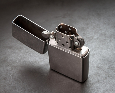 防风打火机银色金属打火机照片